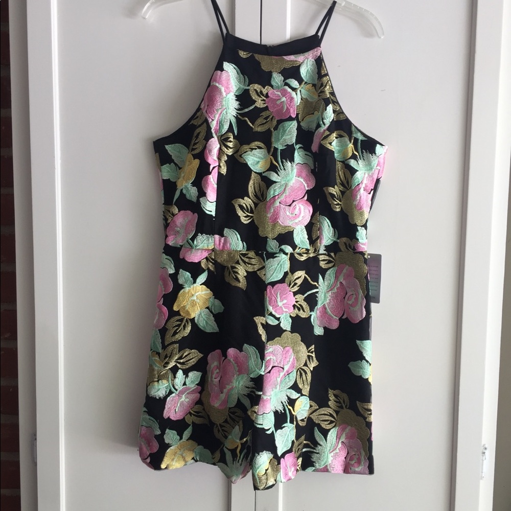 Embroidered Floral Romper - Picture 5 of 5